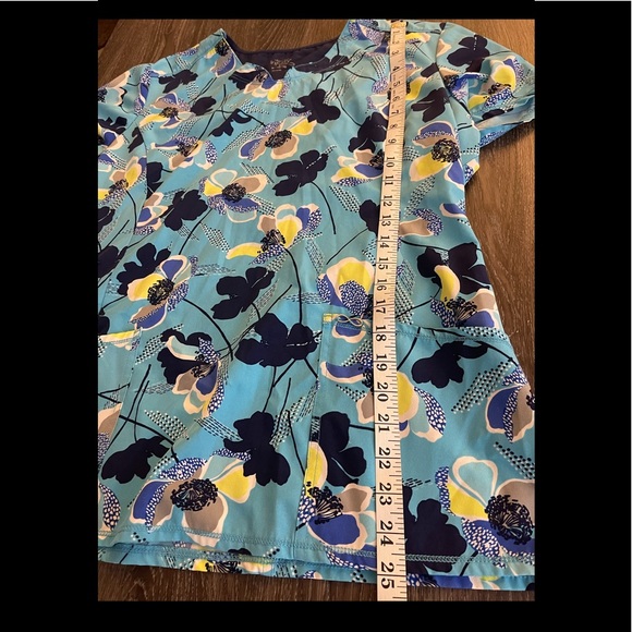 SCRUBS, Scrub top, Cherokee Infinity Stretch SZ Large, Blue Floral - Picture 9 of 16
